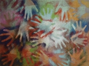 mains multicolores 